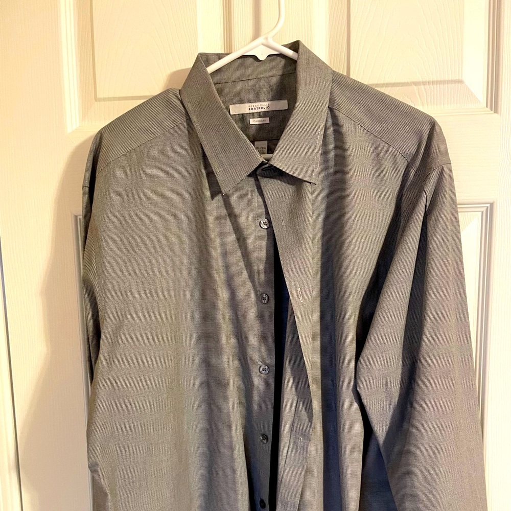 Perry Ellis long sleeve dress shirt. 17.5 34/35